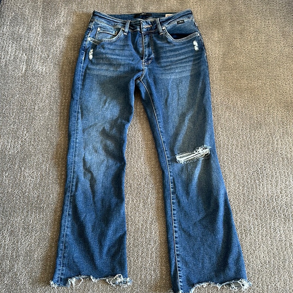 Magi Anika (high rise, crop flare)